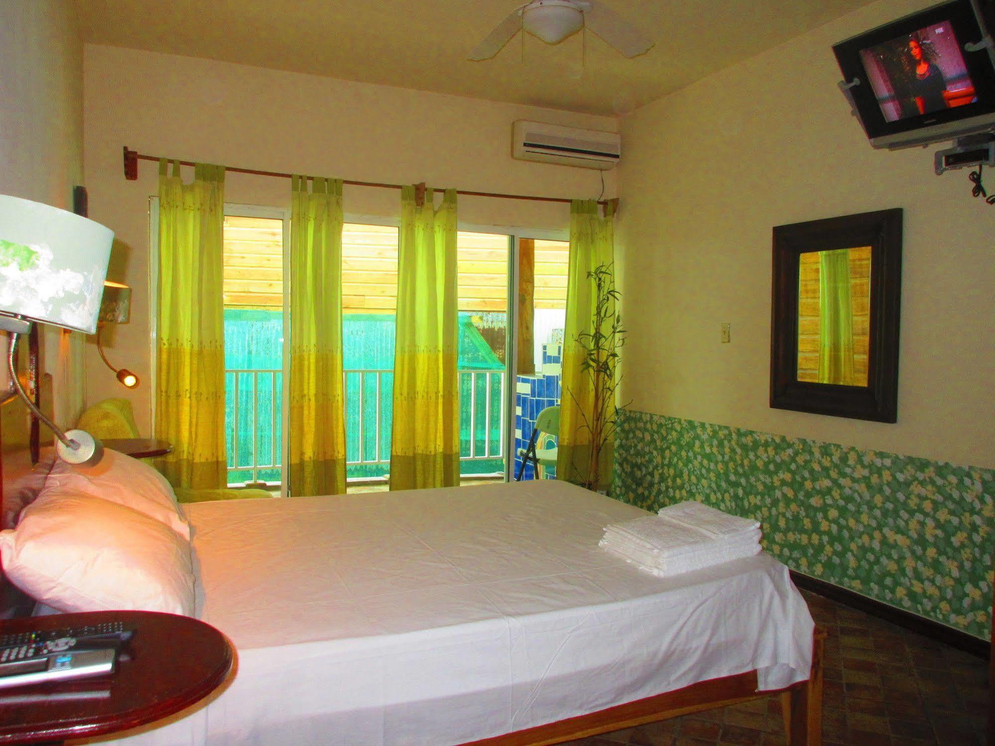 Los Balcones Over The Sea Hotel Bocas del Toro Esterno foto